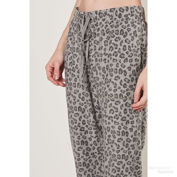 ❤️LAST! Heather Gray Leopard Drawstring Joggers - Picture 3 of 3